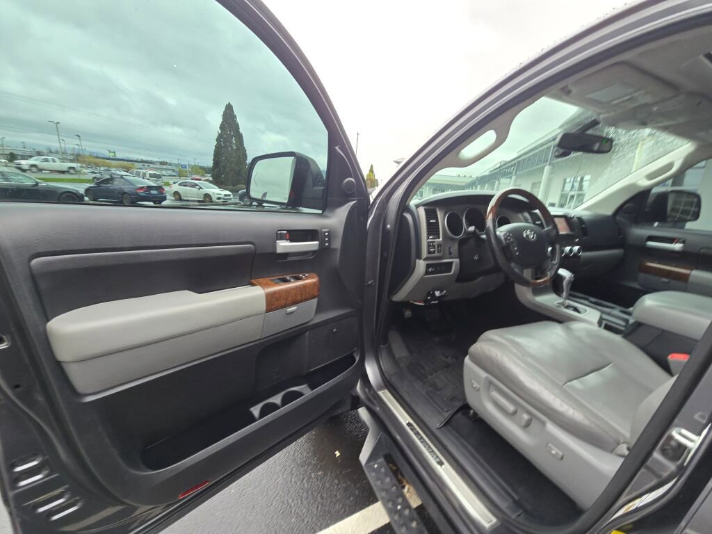 Used 2013 Toyota Tundra Platinum image 16