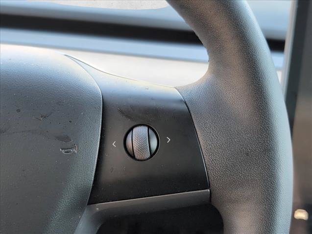 Used 2024 Tesla Model Y Long Range AWD/4WD image 17