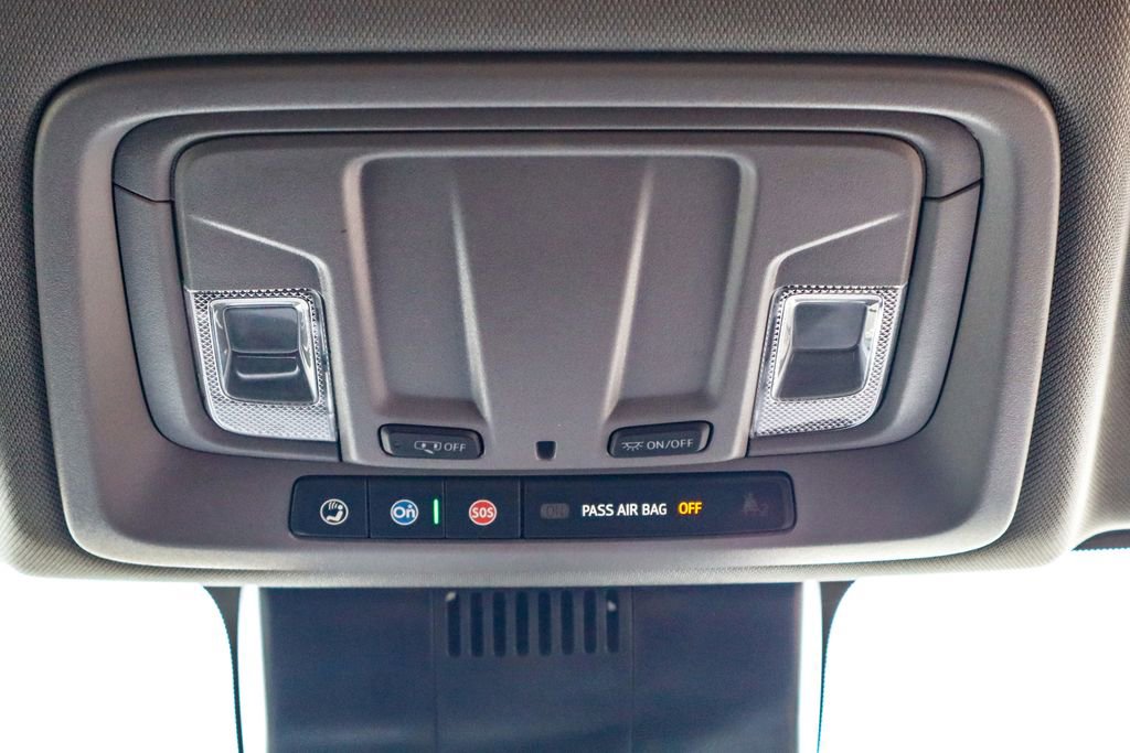 Certified 2025 GMC Sierra 1500 SLT image 18