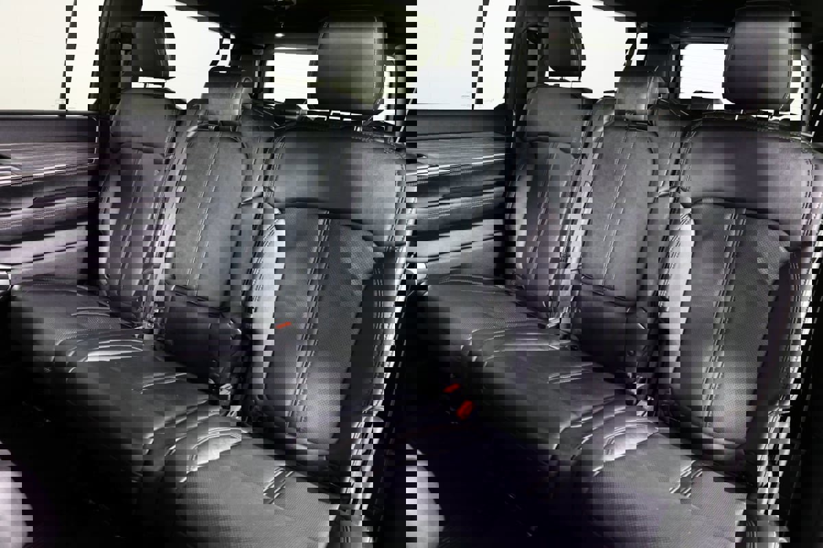 Used 2024 Jeep Wagoneer L Series III w/ Flexible Seating Group image 11