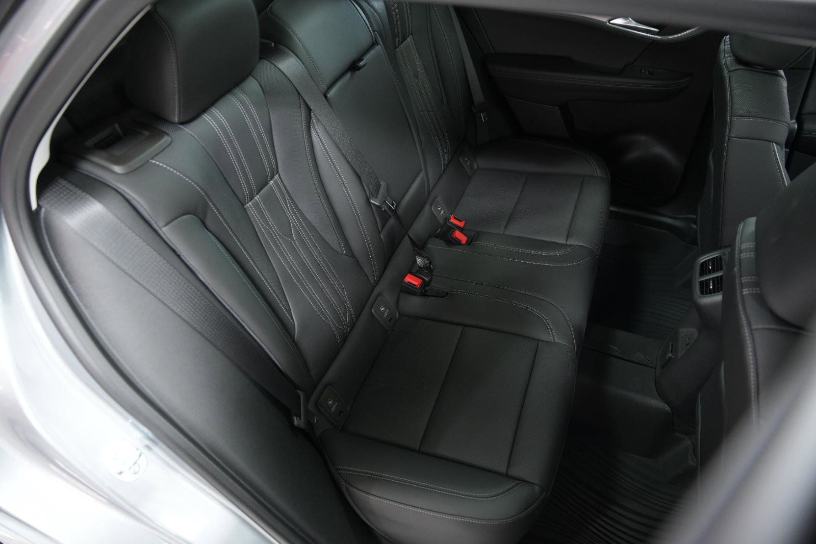 New 2026 Buick Envision Avenir image 14