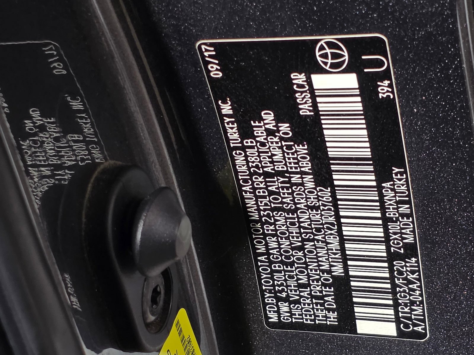 Used 2018 Toyota C-HR XLE FWD image 22