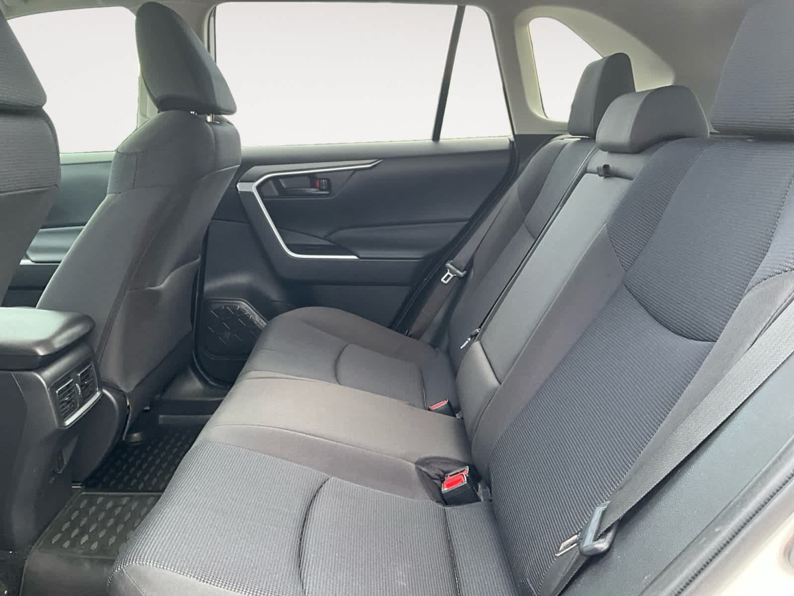 Used 2022 Toyota RAV4 LE AWD/4WD image 13