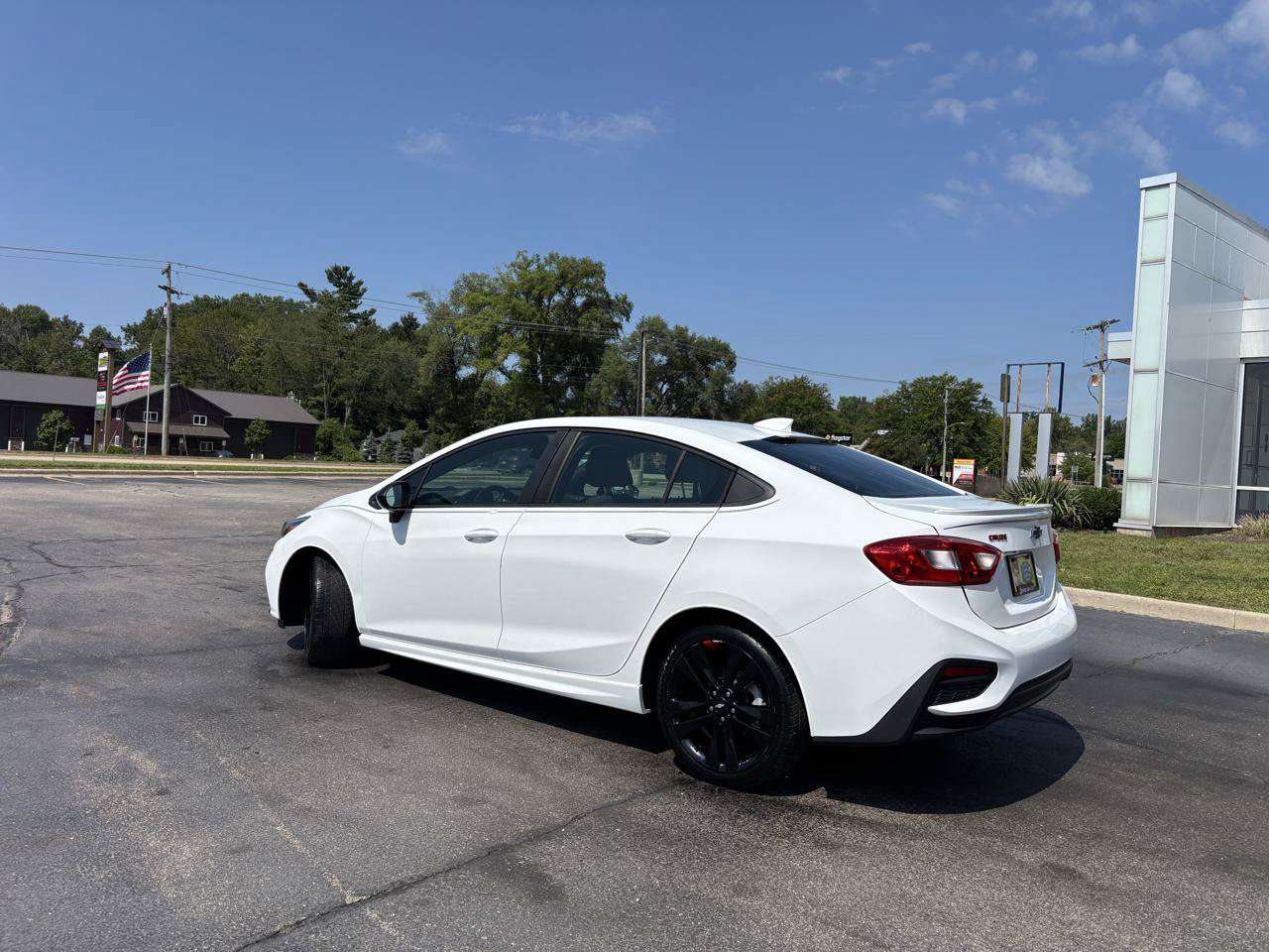 Used 2017 Chevrolet Cruze LT w/ Redline Edition FWD image 5