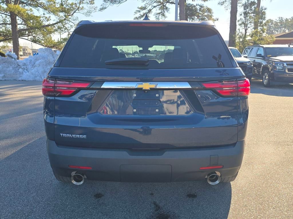 Used 2023 Chevrolet Traverse LS image 4
