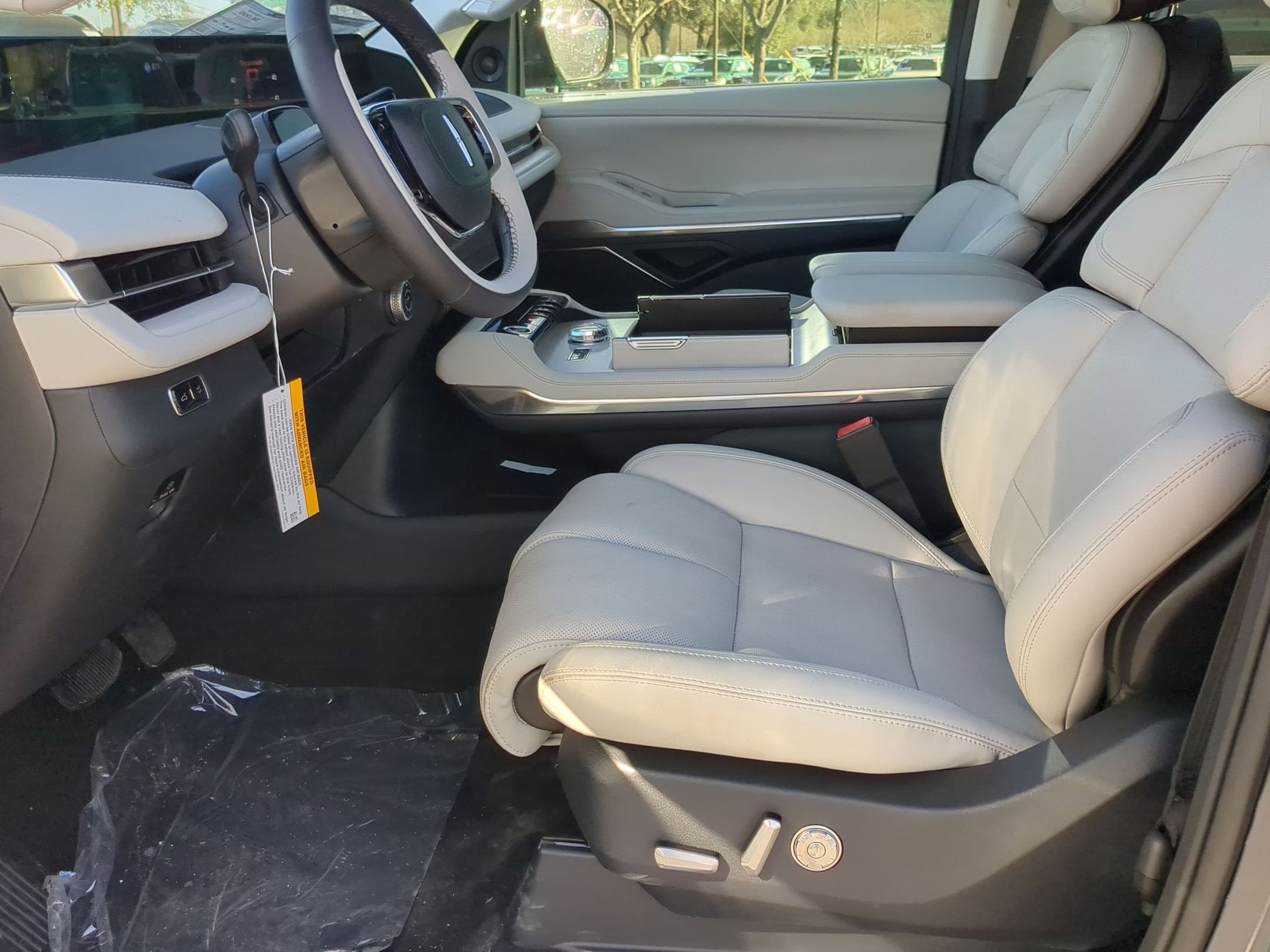 New 2026 Lincoln Navigator L Premier image 11