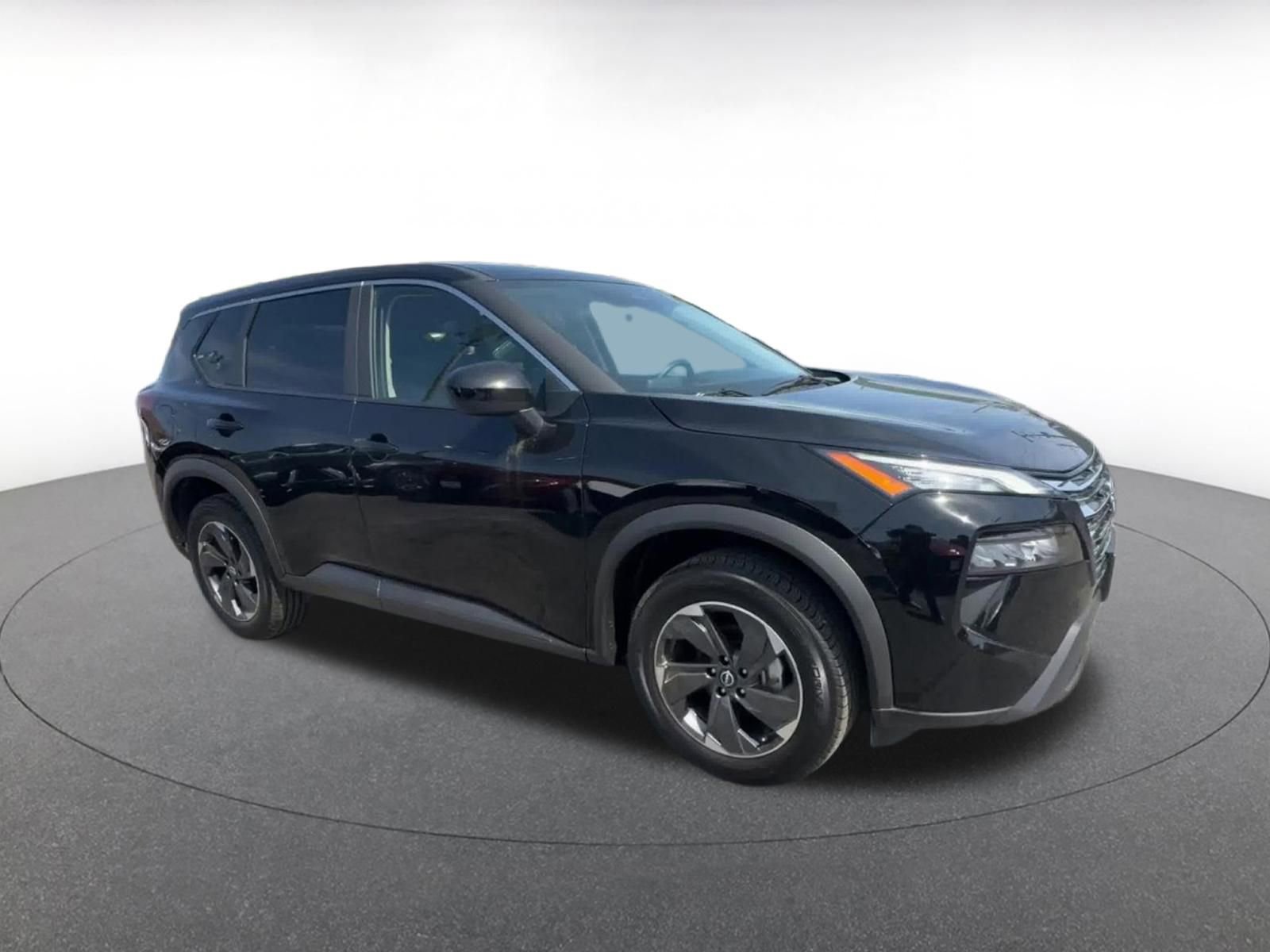 Used 2025 Nissan Rogue SV FWD image 2