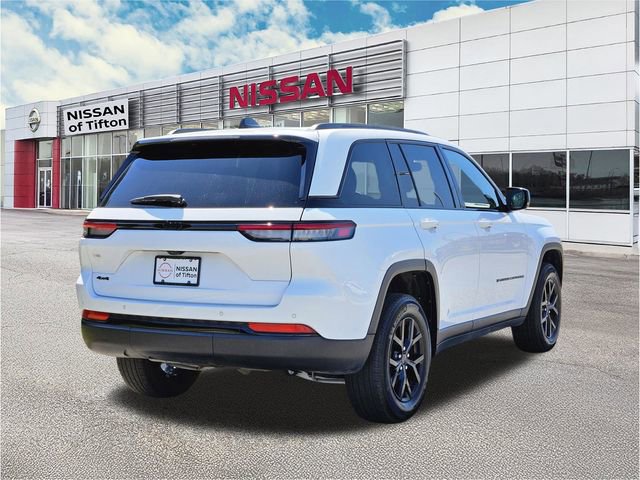 Used 2025 Jeep Grand Cherokee Altitude AWD/4WD image 4