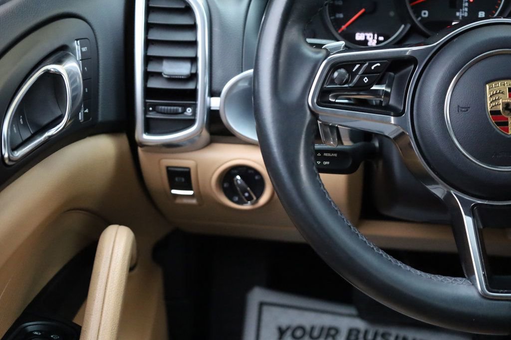 Used 2016 Porsche Cayenne image 28