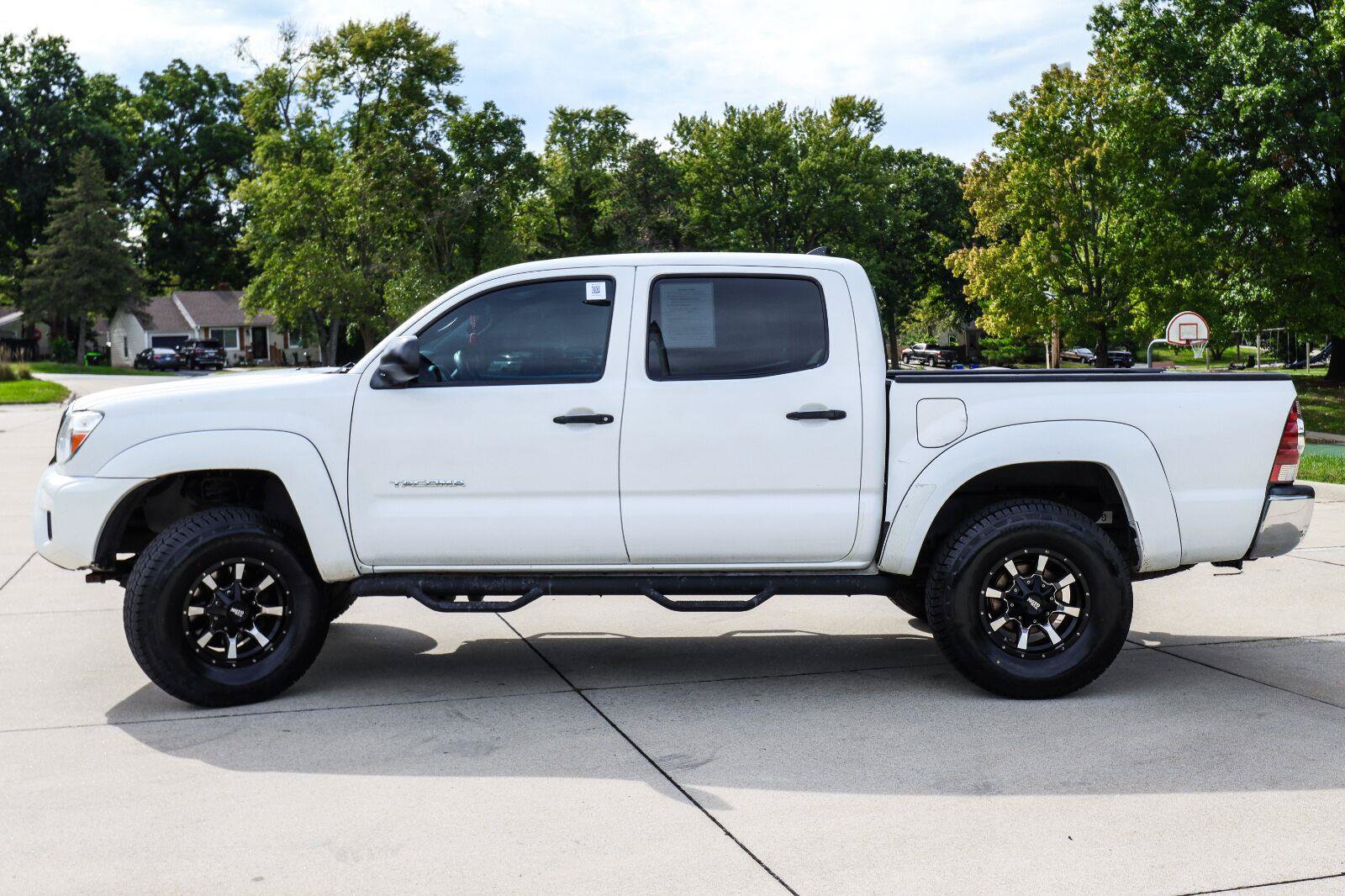 Used 2015 Toyota Tacoma 4x4 Double Cab w/ SR5 Package image 4