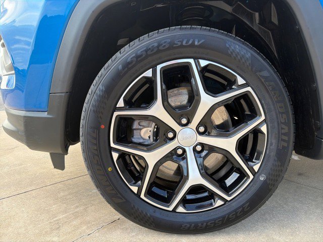 Used 2024 Jeep Compass Latitude AWD/4WD image 10