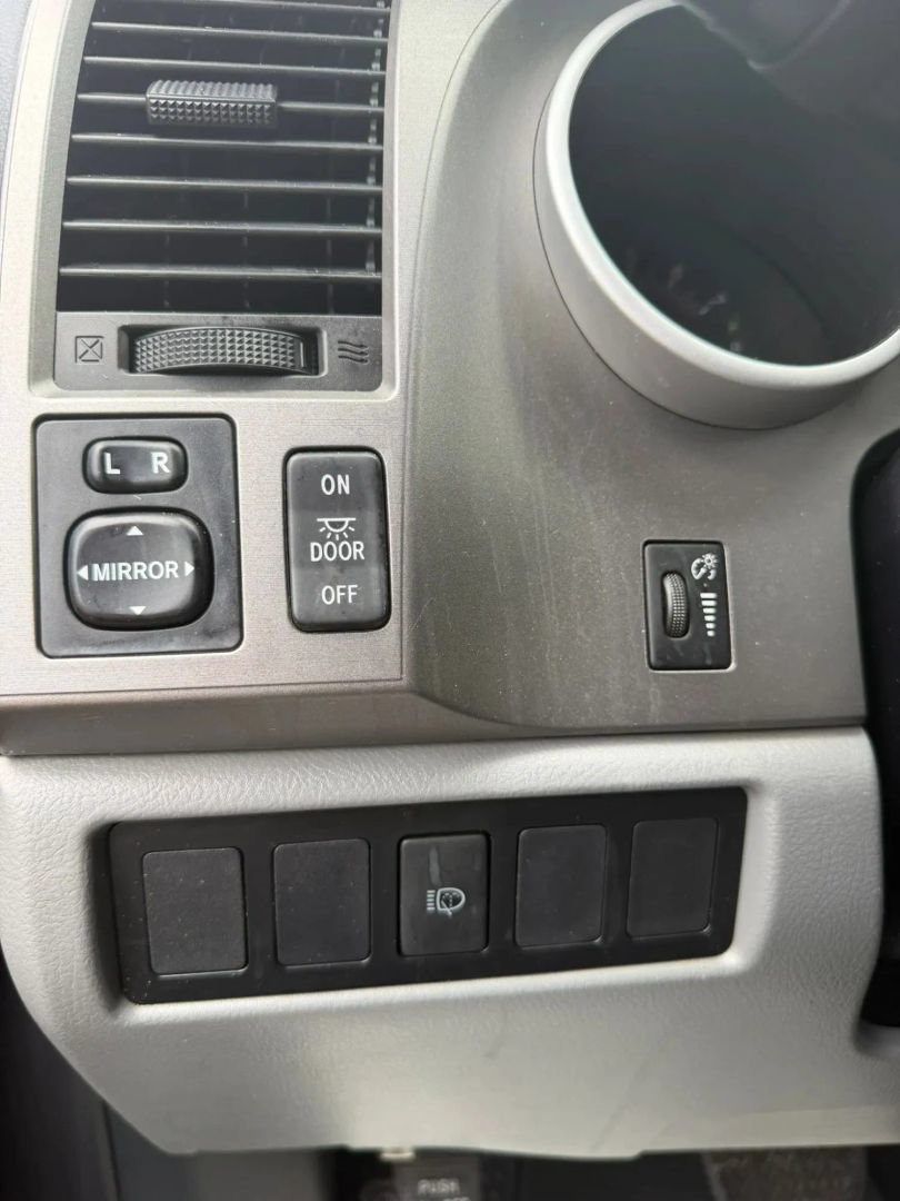 Used 2013 Toyota Sequoia SR5 RWD image 28