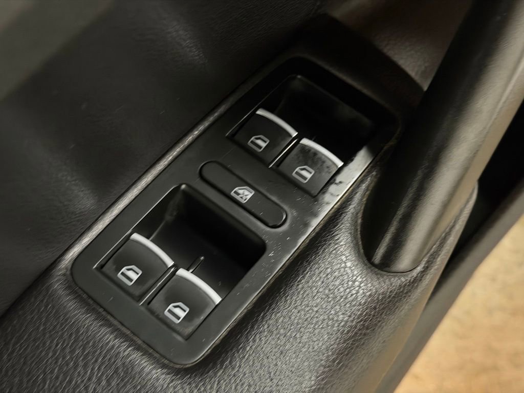 Used 2015 Volkswagen Passat TDI SEL Premium image 31