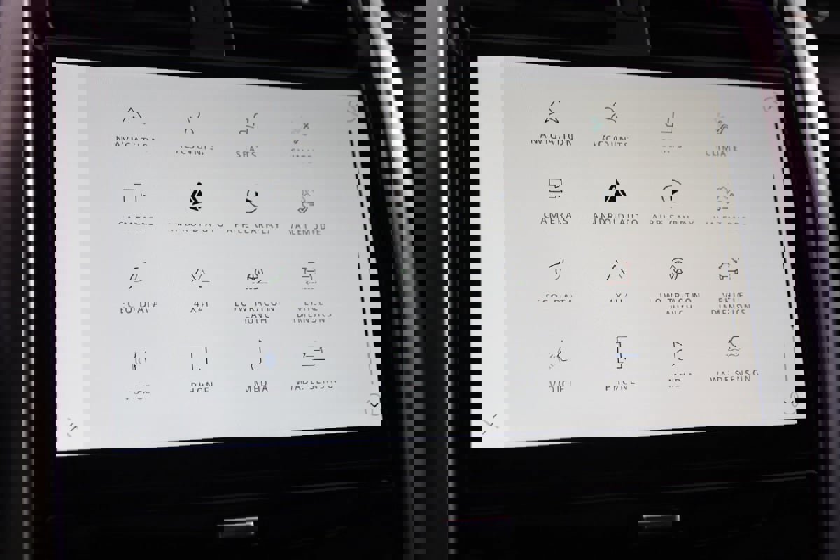 Used 2023 Land Rover Discovery Metropolitan Edition image 38