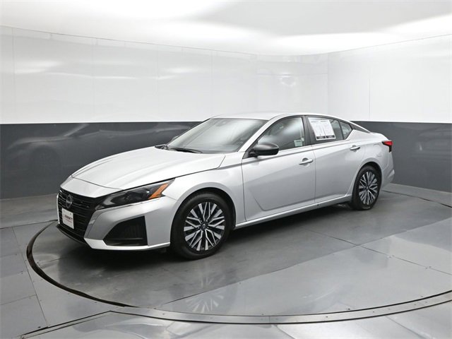 Used 2024 Nissan Altima 2.5 SV
