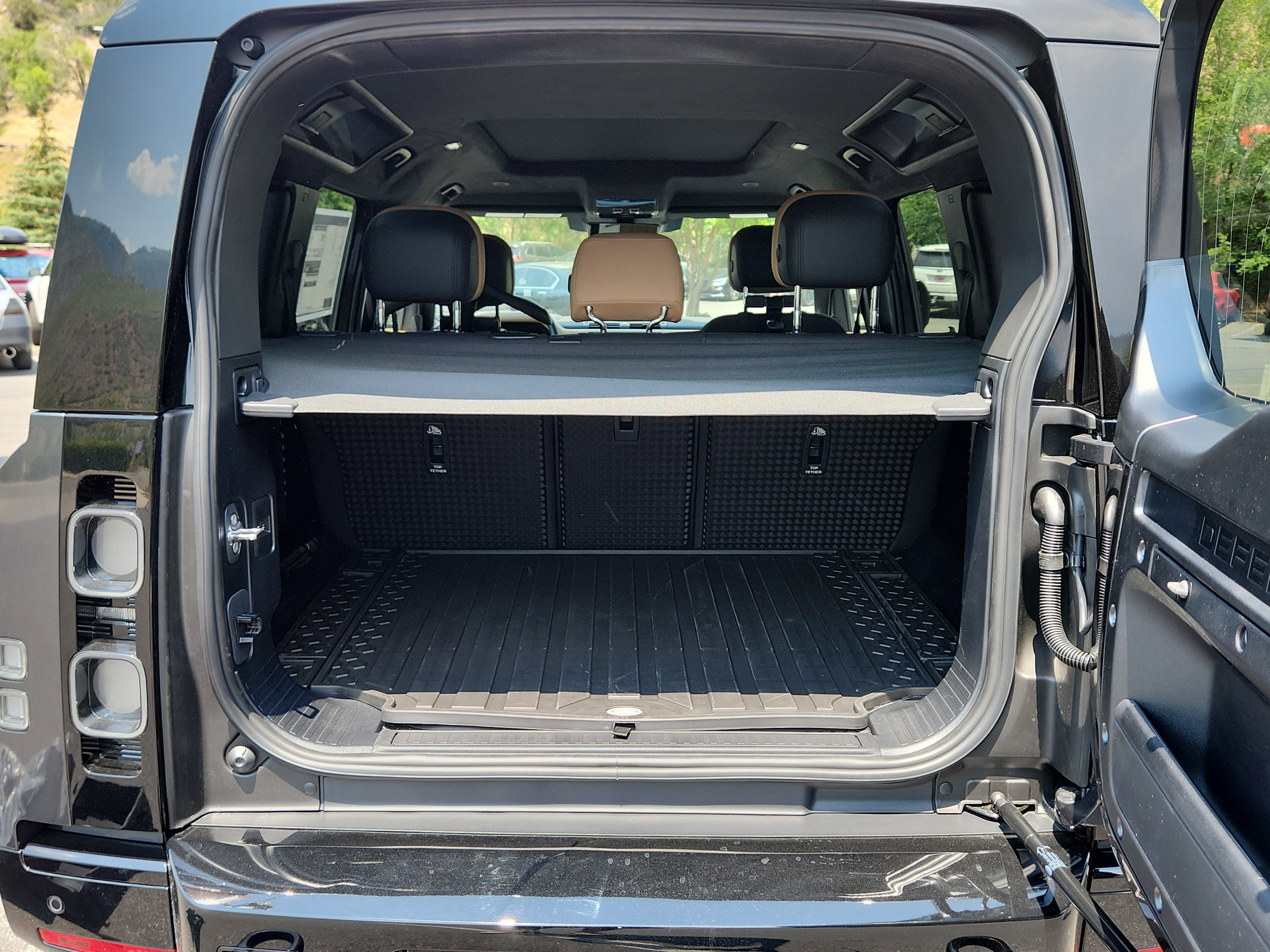 New 2025 Land Rover Defender 110 X image 17