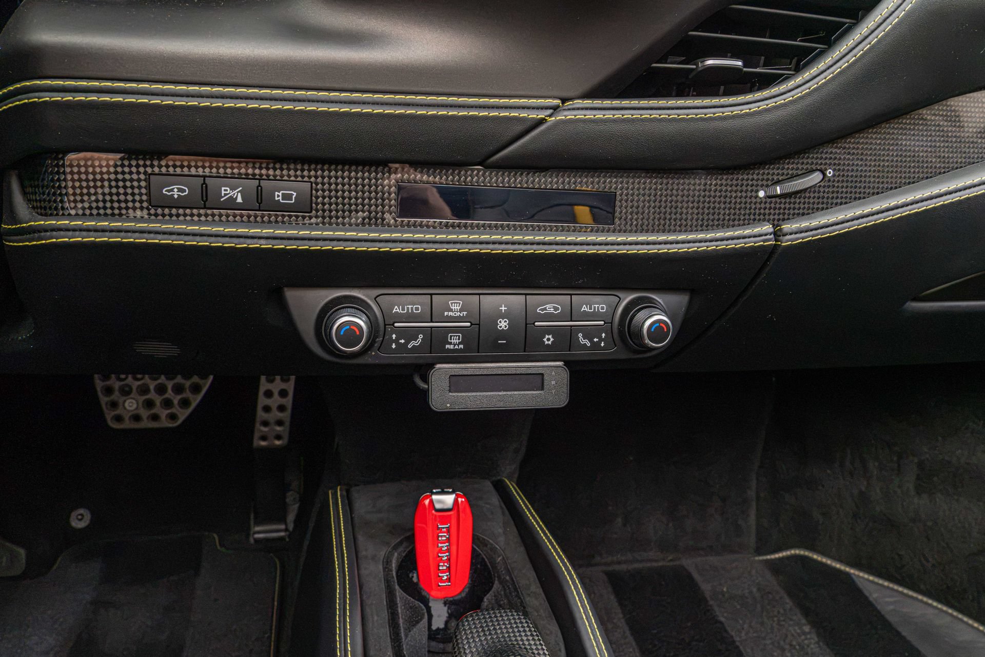Certified 2022 Ferrari F8 Tributo RWD image 28