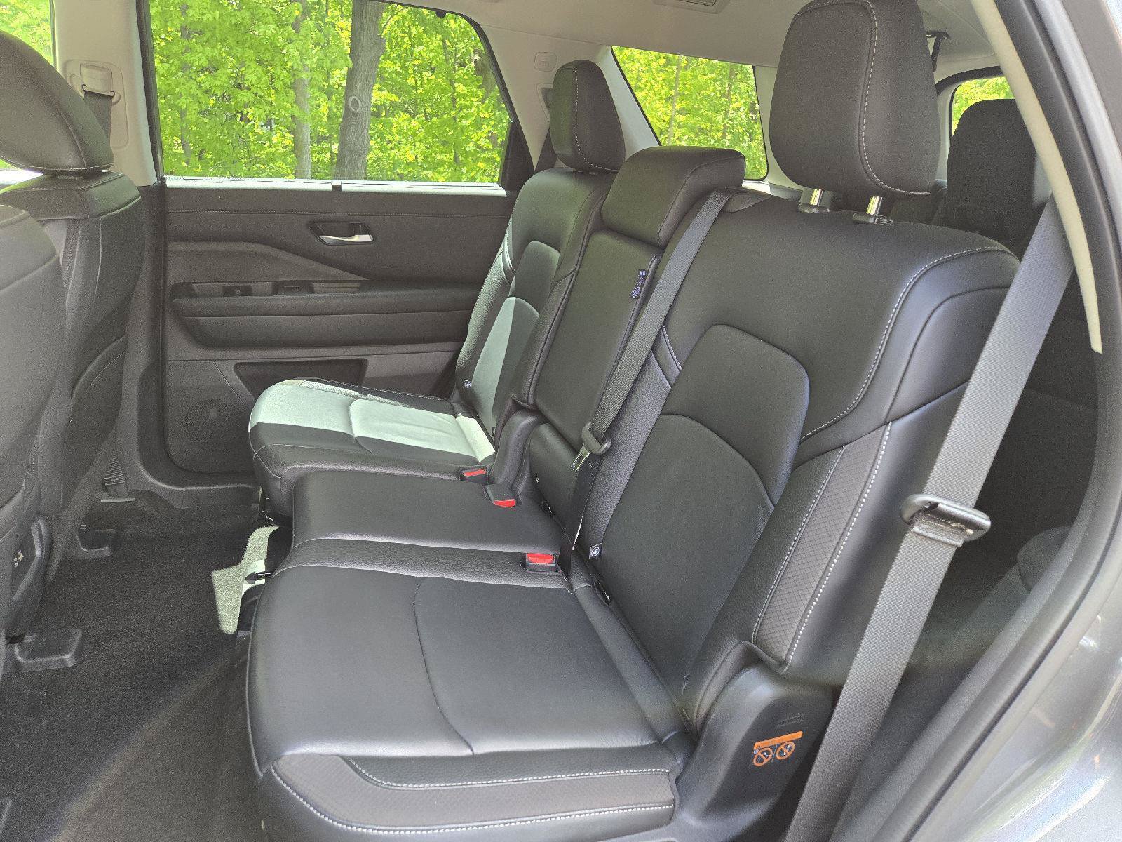Used 2025 Nissan Pathfinder SL AWD/4WD image 27