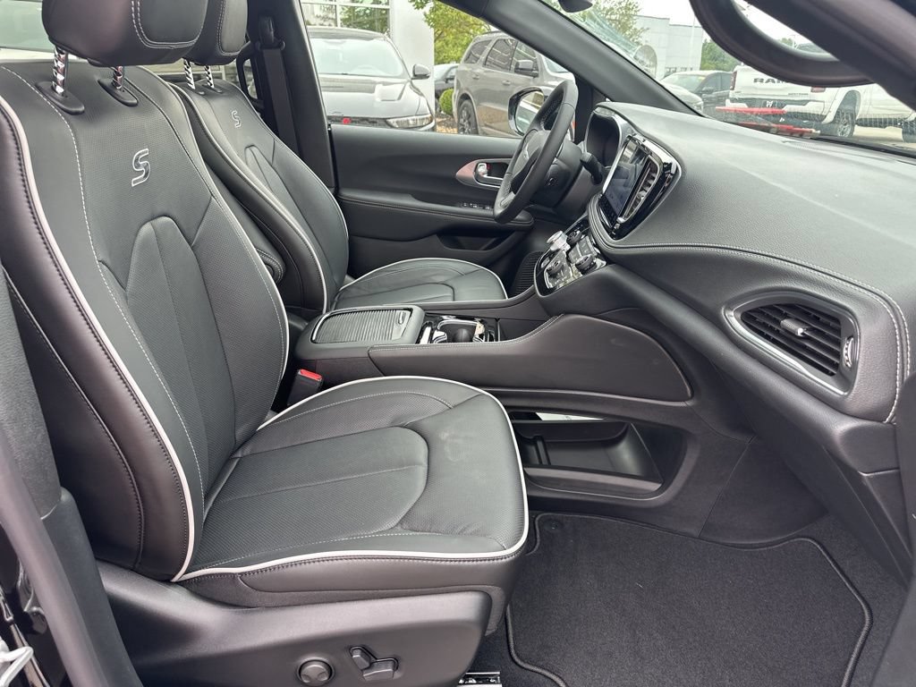 New 2026 Chrysler Pacifica Limited w/ S Appearance Package FWD image 56