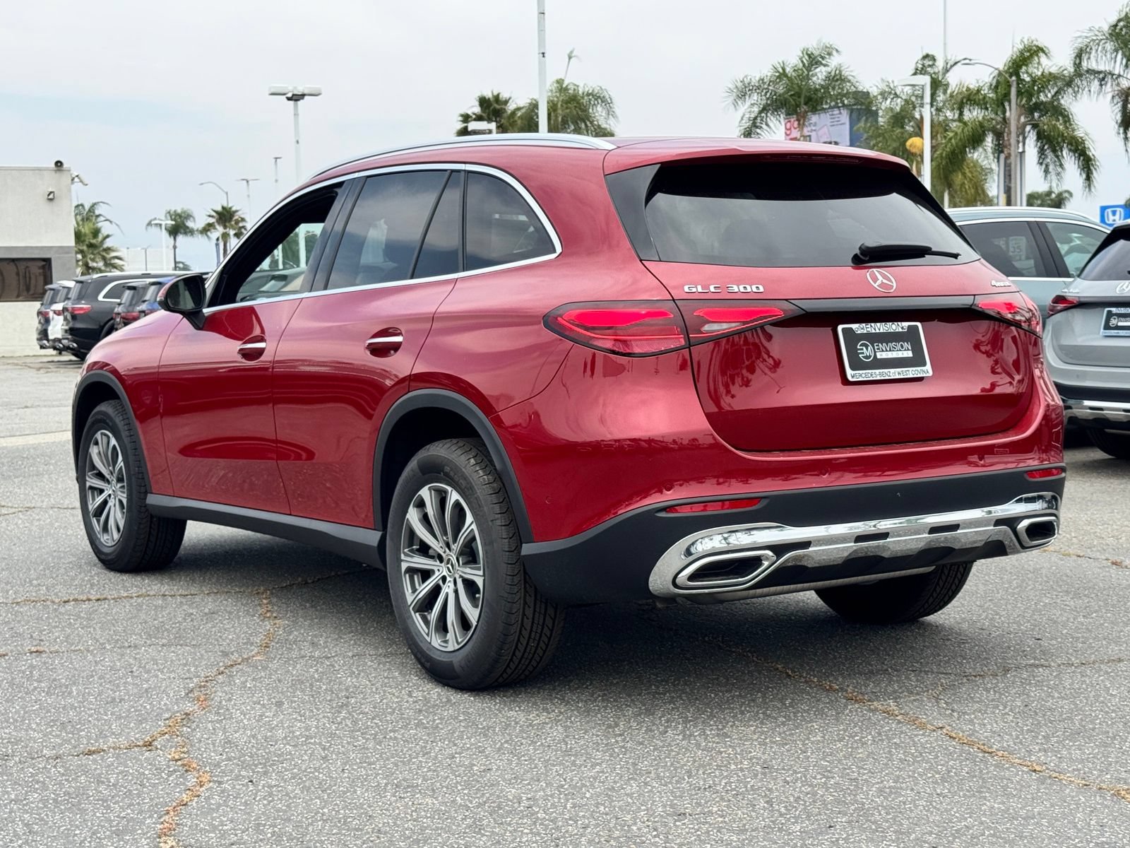 Used 2025 Mercedes-Benz GLC 300 4MATIC image 9