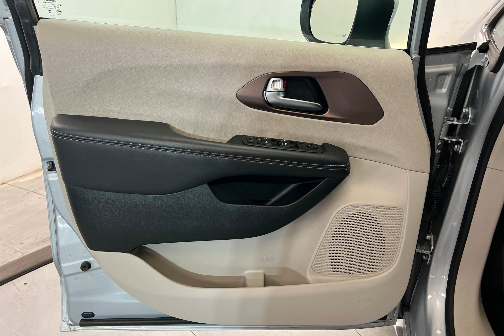 Certified 2023 Chrysler Voyager LX FWD image 14