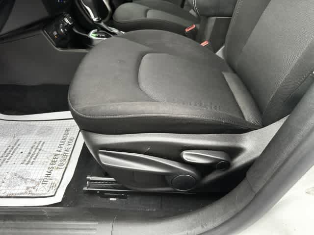 Used 2023 Jeep Renegade Latitude AWD/4WD image 17