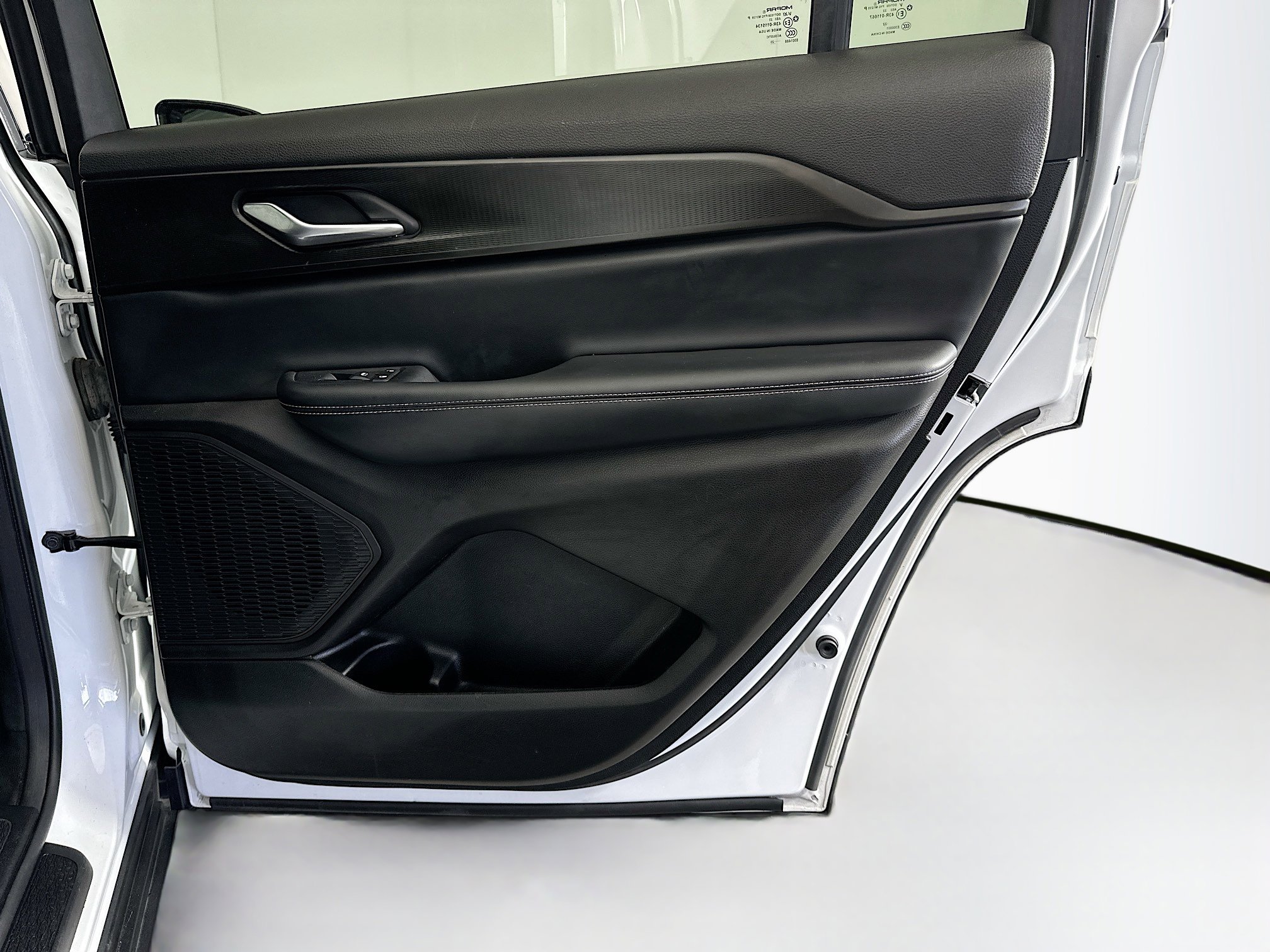 Used 2023 Jeep Grand Cherokee L Laredo image 33