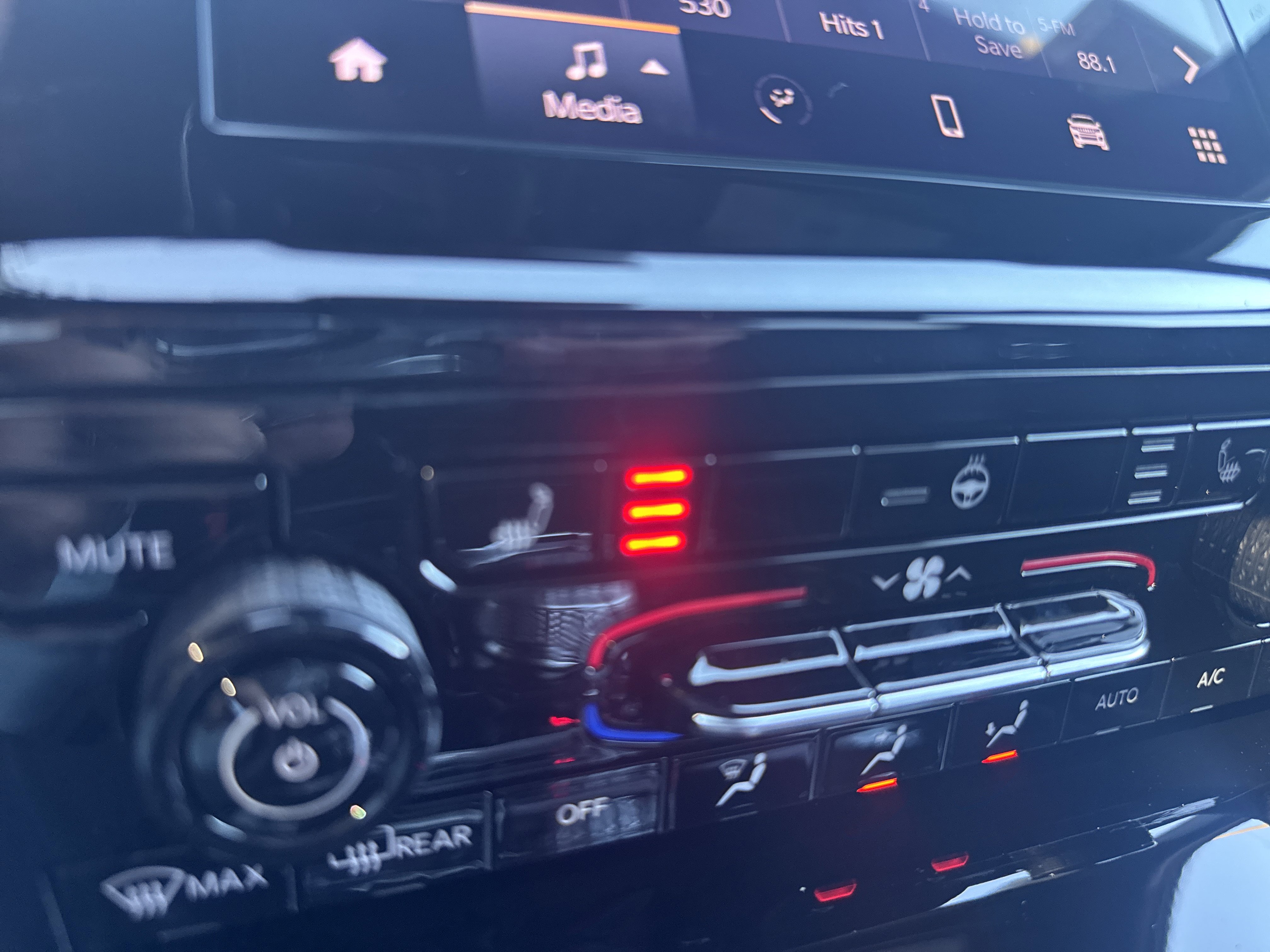 New 2025 Jeep Grand Cherokee L Altitude image 28