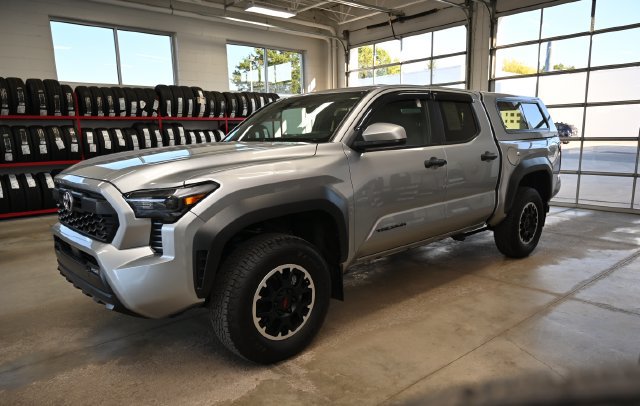 Used 2024 Toyota Tacoma TRD Off-Road AWD/4WD image 9