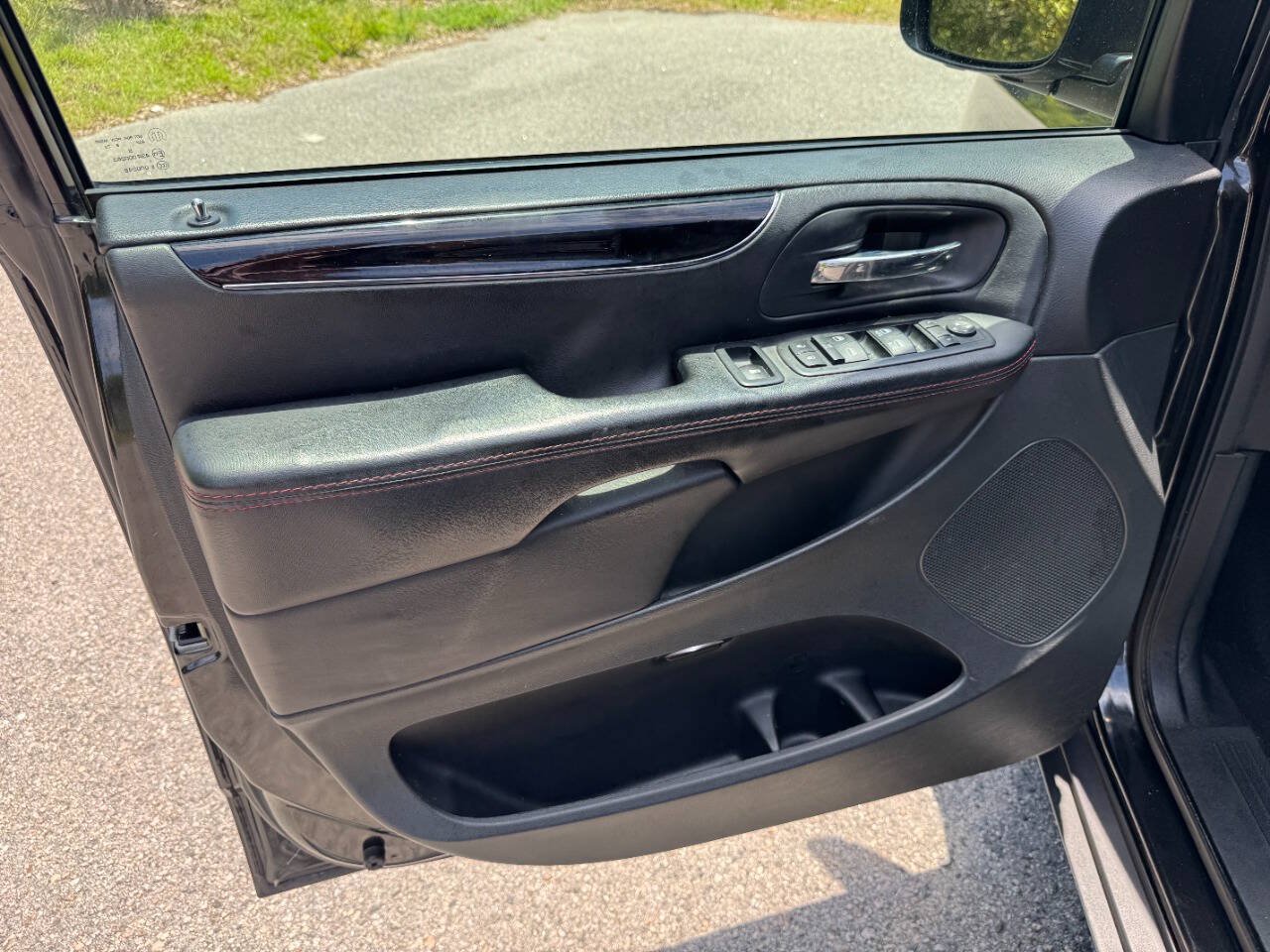Used 2018 Dodge Grand Caravan GT FWD image 39