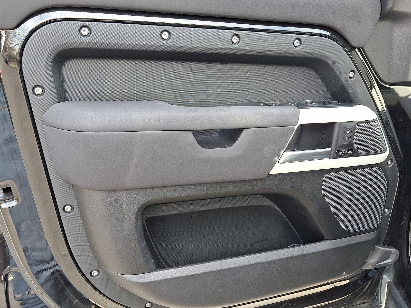 Used 2023 Land Rover Defender 110 X-Dynamic SE image 13