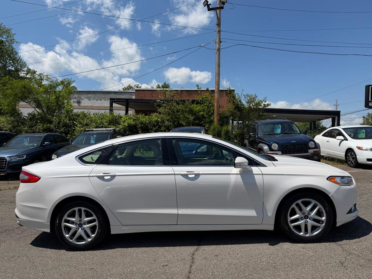 Used 2015 Ford Fusion SE w/ Equipment Group 202A FWD image 4
