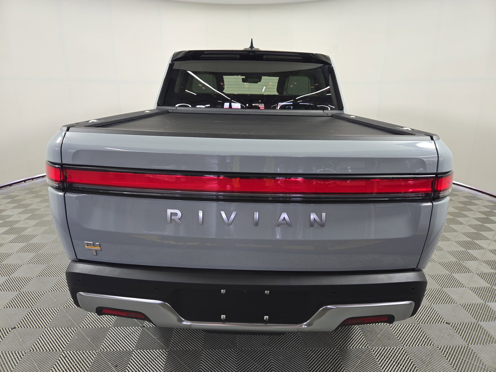 Used 2022 Rivian R1T Adventure image 4