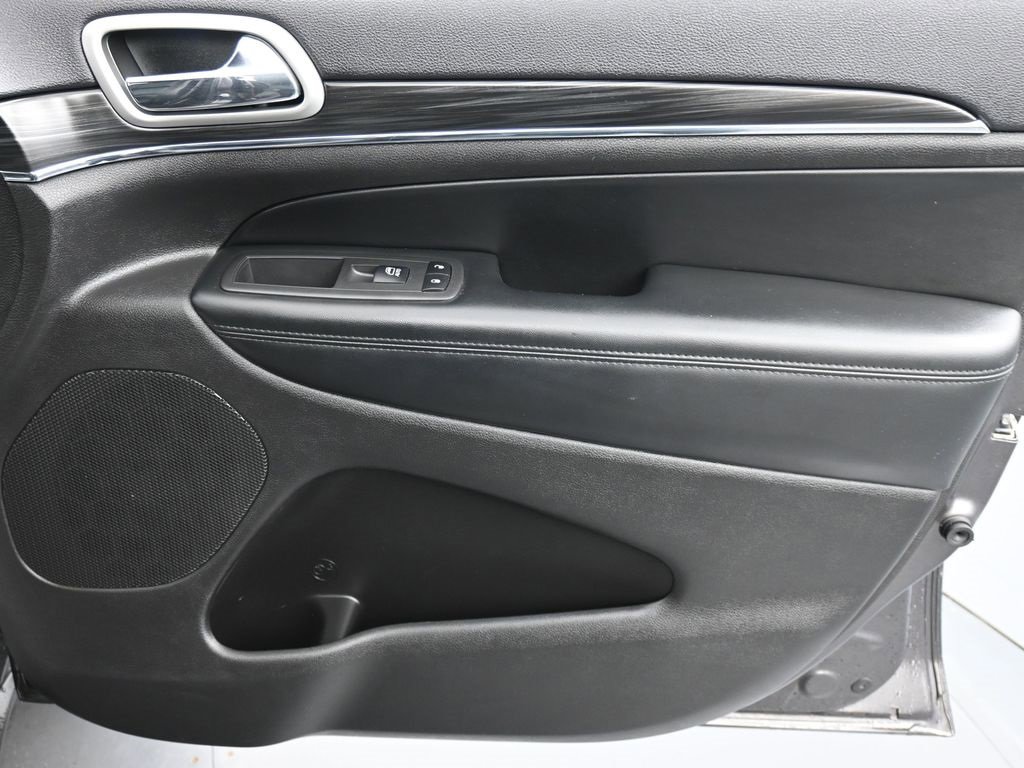 Used 2019 Jeep Grand Cherokee Limited image 18
