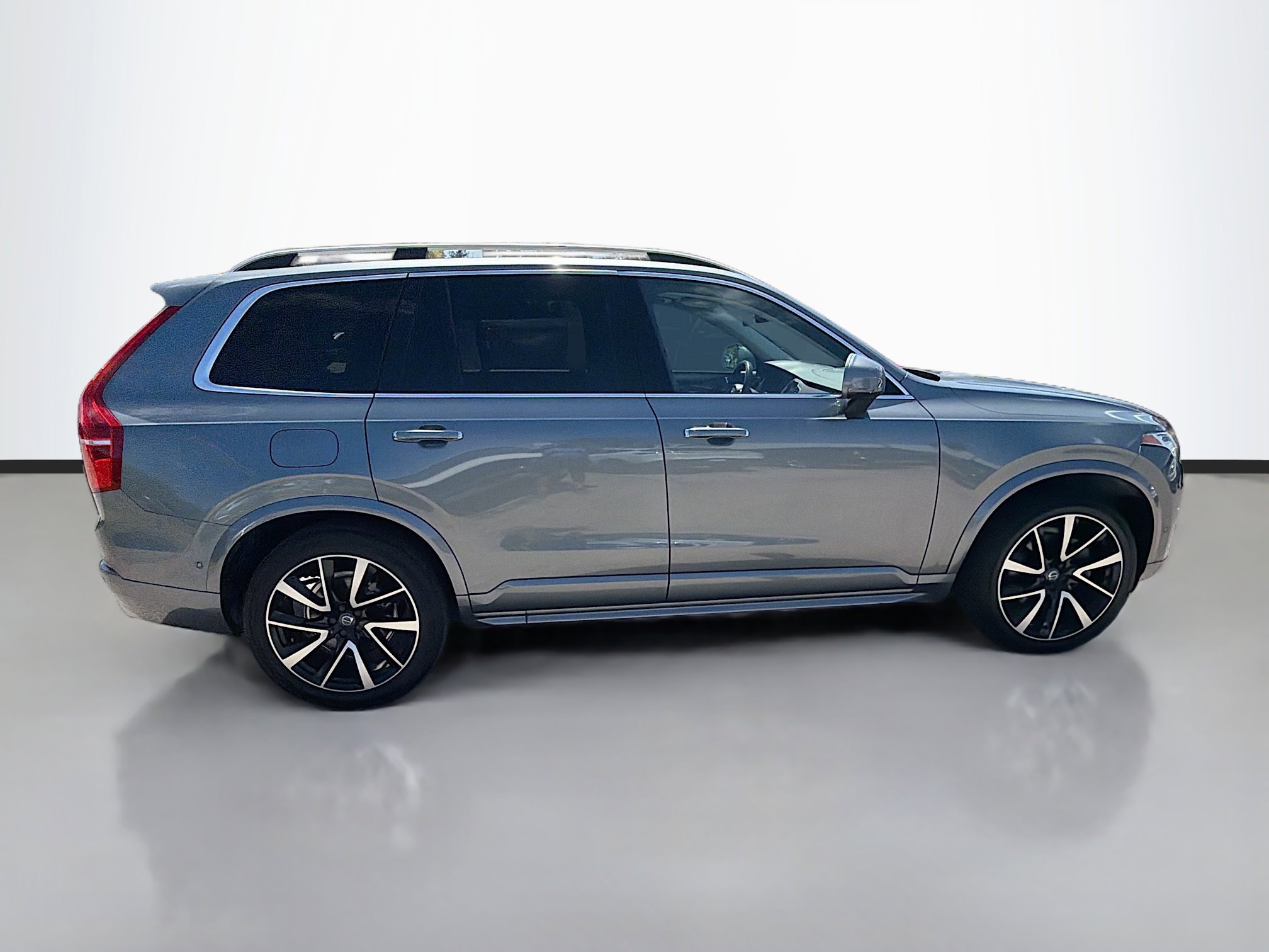 Used 2019 Volvo XC90 T6 Momentum w/ Advanced Package image 2