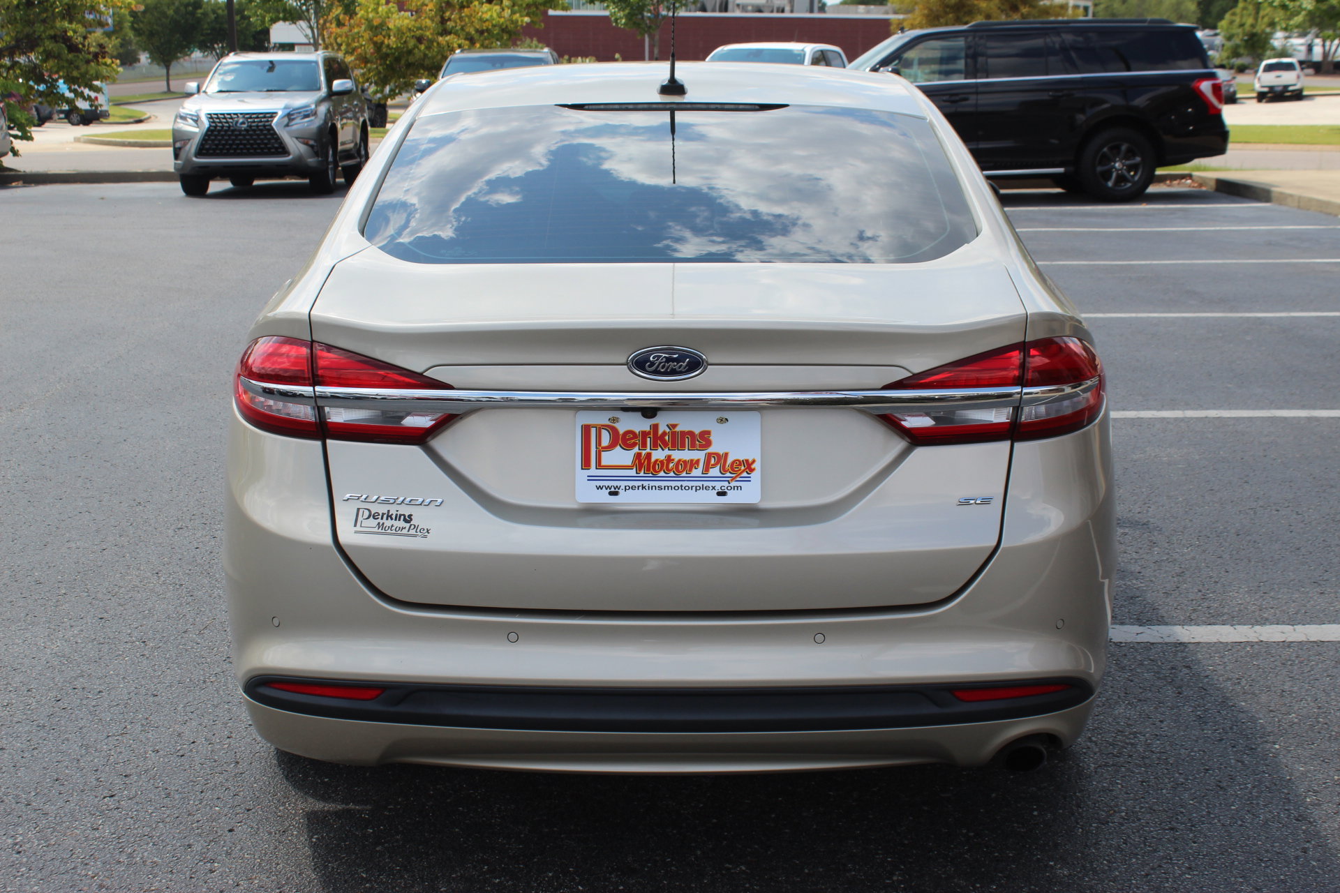 Used 2018 Ford Fusion SE w/ Fusion SE Technology Package image 7