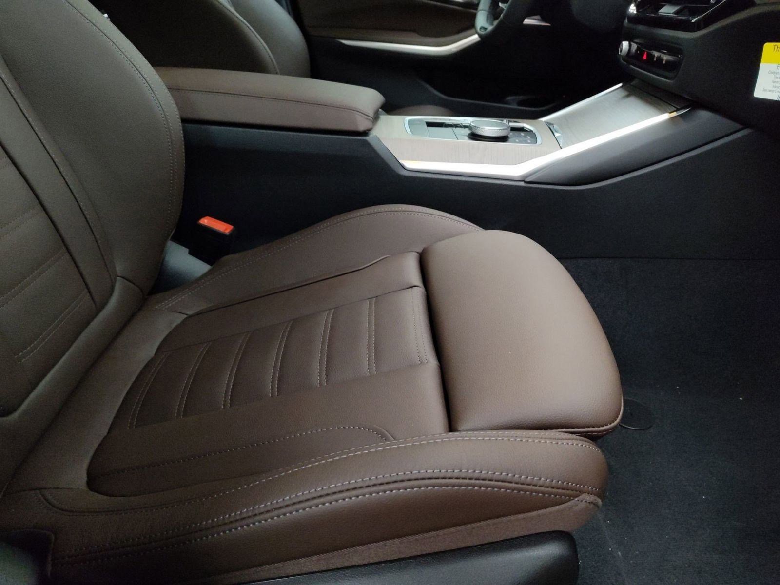 Used 2026 BMW 330i xDrive Sedan w/ Premium Package image 27