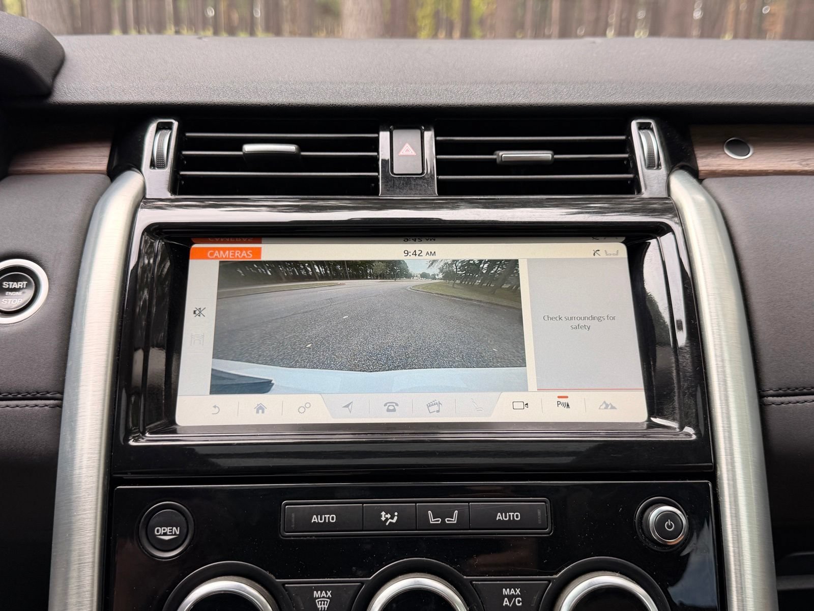 Used 2018 Land Rover Discovery HSE AWD/4WD image 5