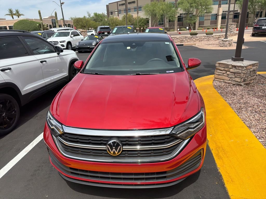Used 2024 Volkswagen Jetta SE w/ Panoramic Sunroof Package FWD image 5