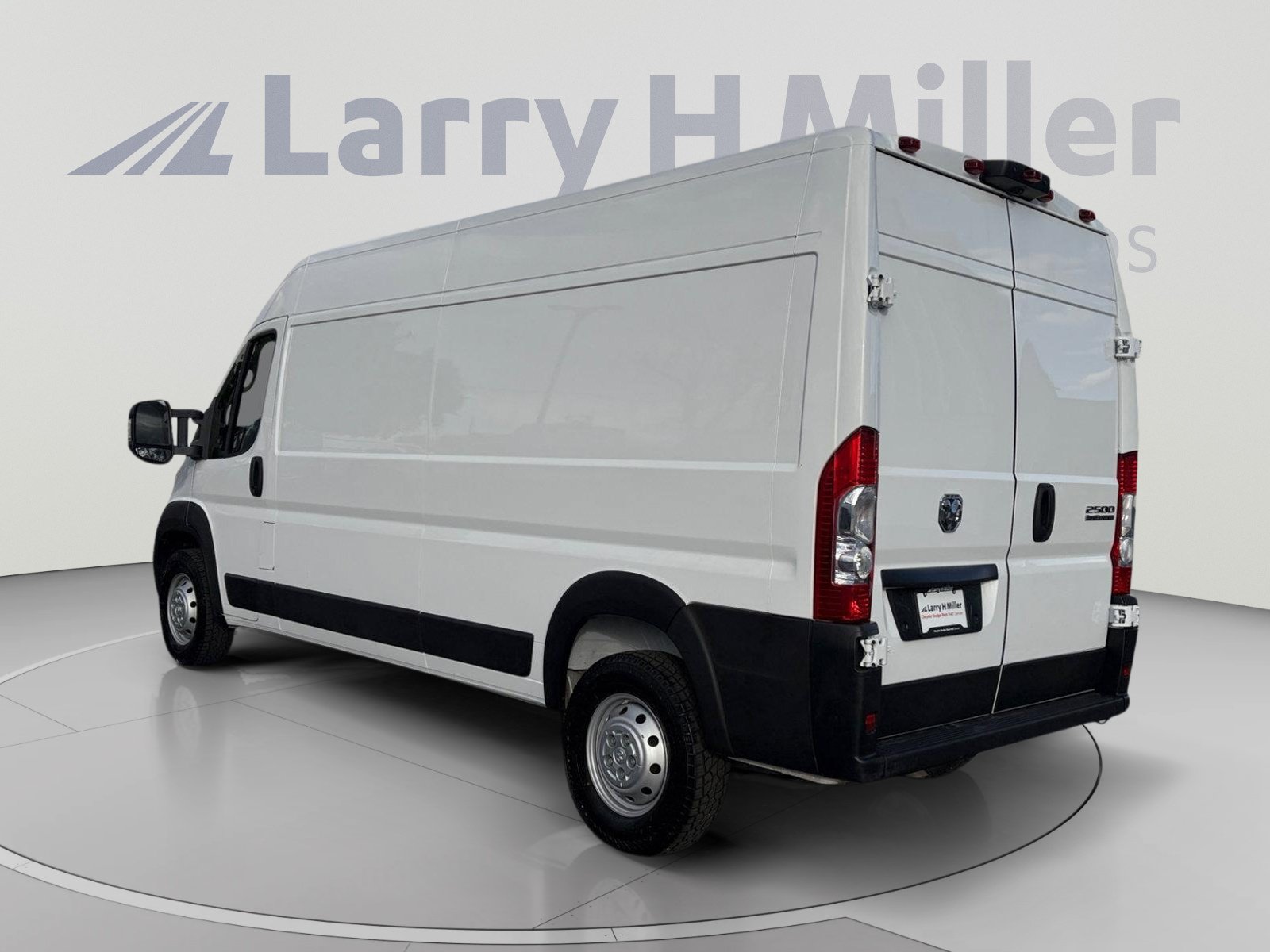 Used 2023 RAM ProMaster 2500 FWD image 3