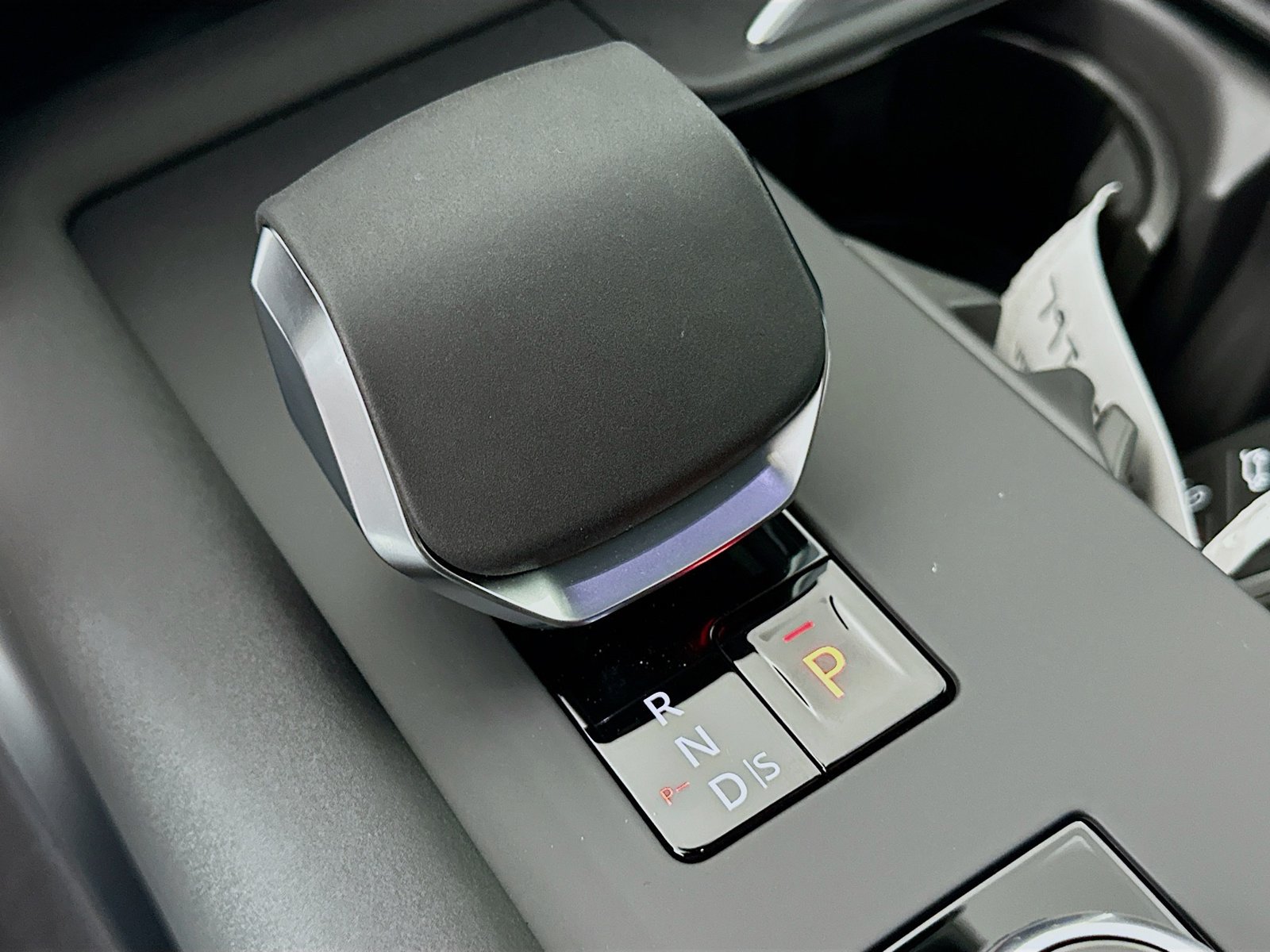 New 2026 Land Rover Discovery Limited Edition AWD/4WD image 29