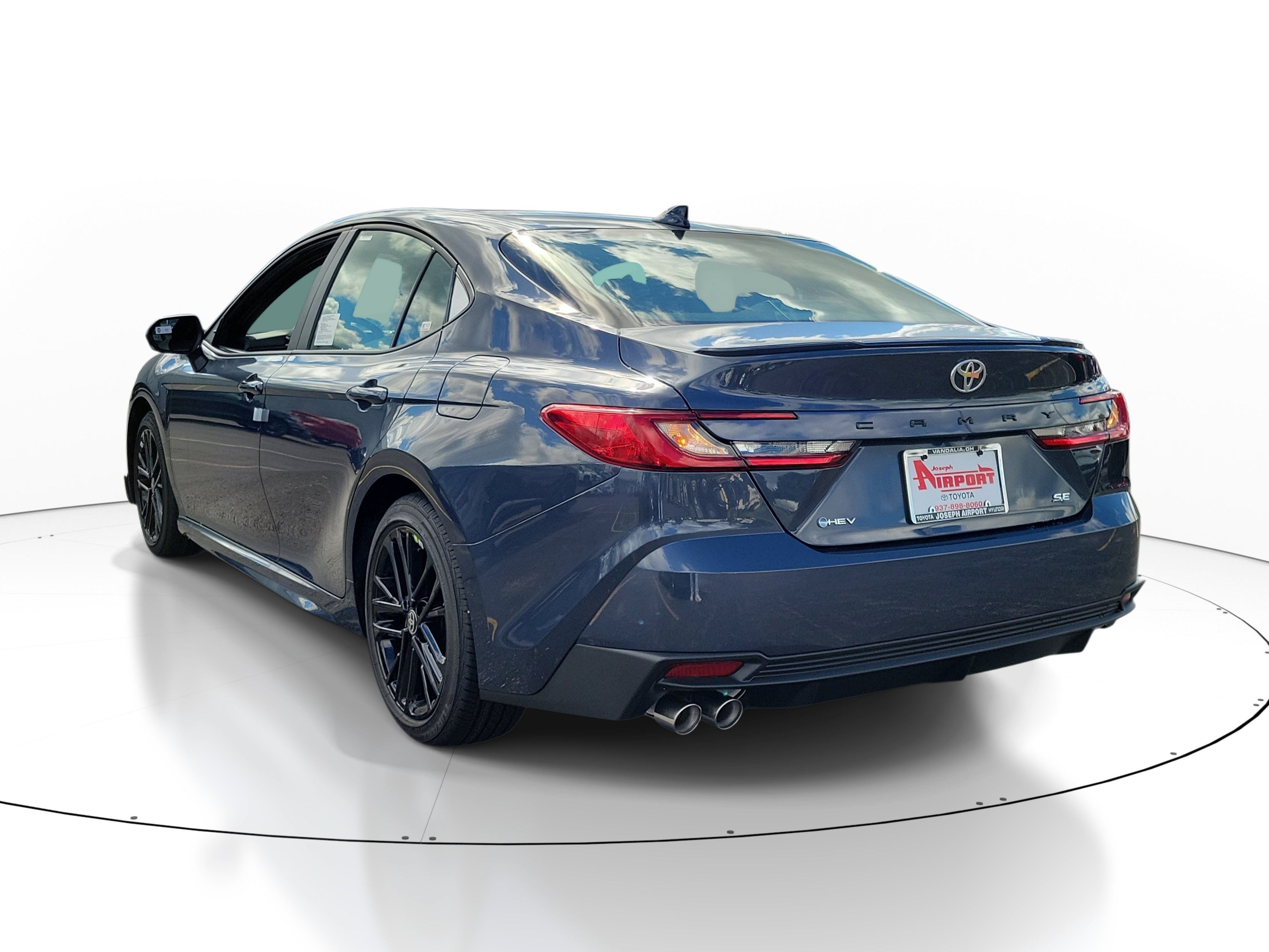 New 2026 Toyota Camry SE FWD image 3