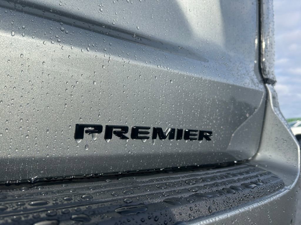New 2026 Chevrolet Suburban Premier image 37
