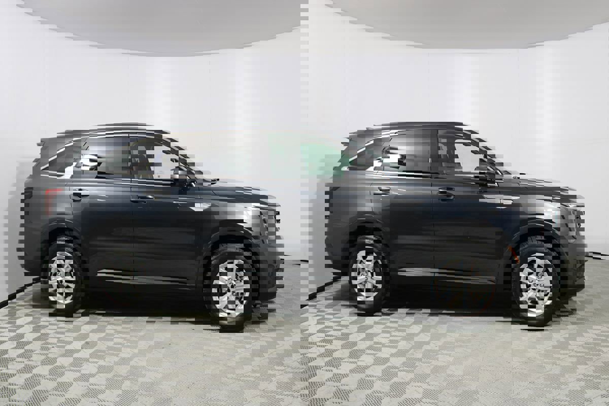 Used 2024 Kia Sorento LX image 32