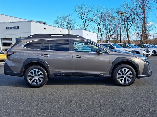 Used 2024 Subaru Outback Premium image 7