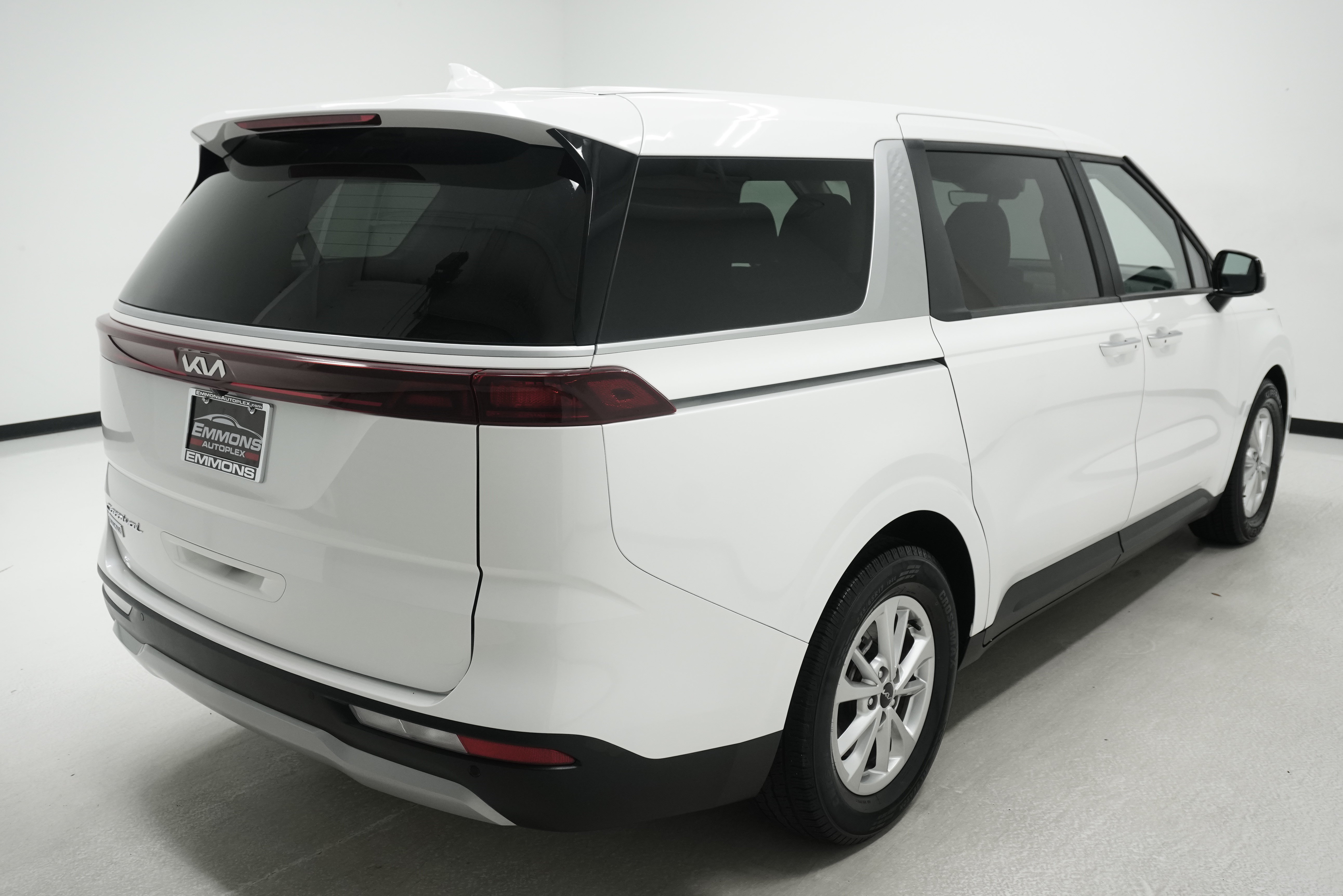 Used 2022 Kia Carnival LX FWD image 4