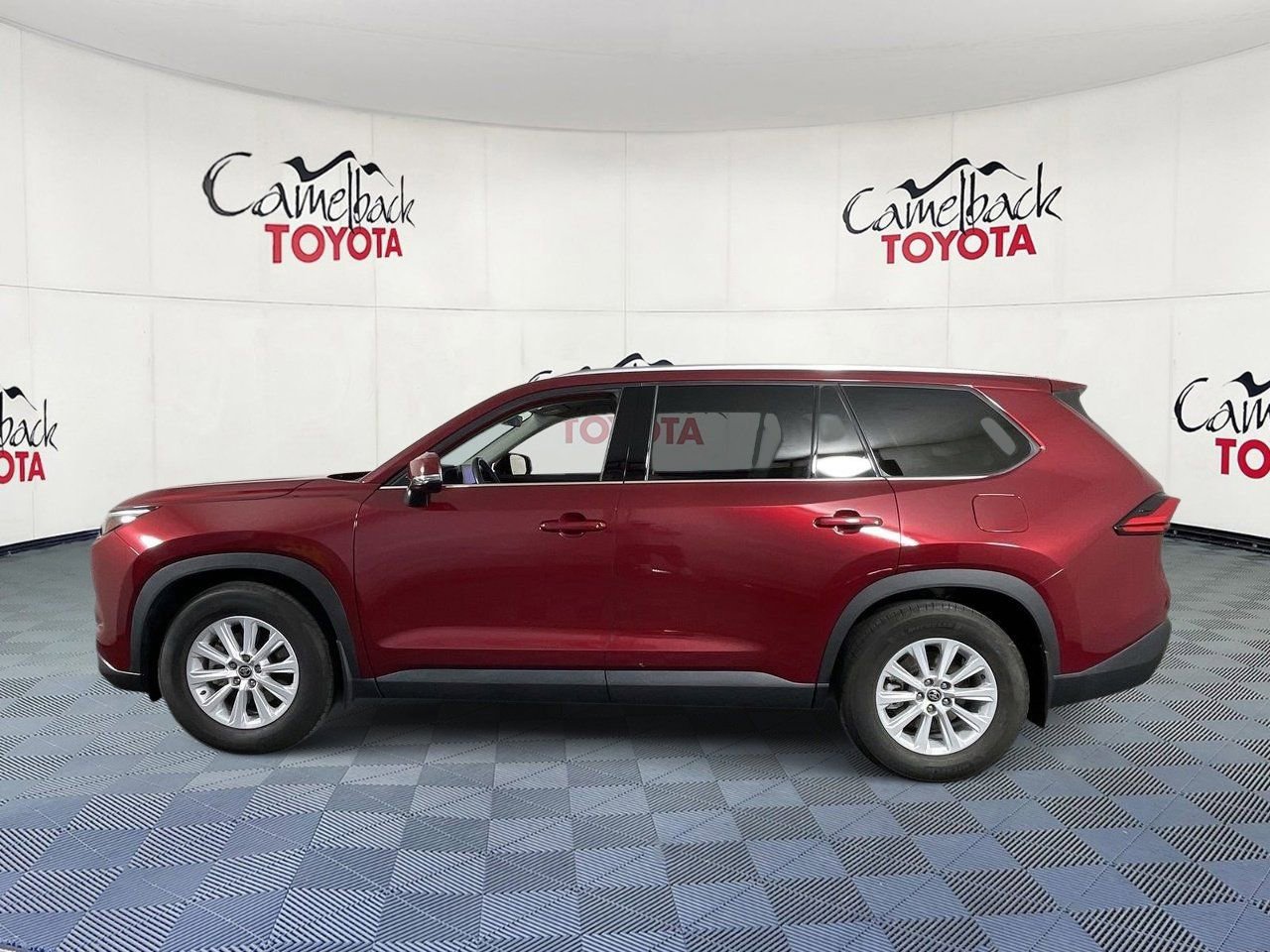 Used 2024 Toyota Grand Highlander XLE AWD/4WD image 4