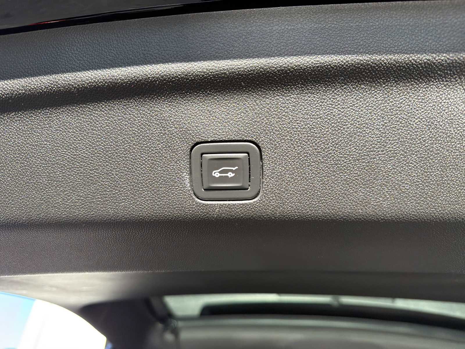 Used 2021 GMC Yukon Denali w/ Denali Premium Package image 31