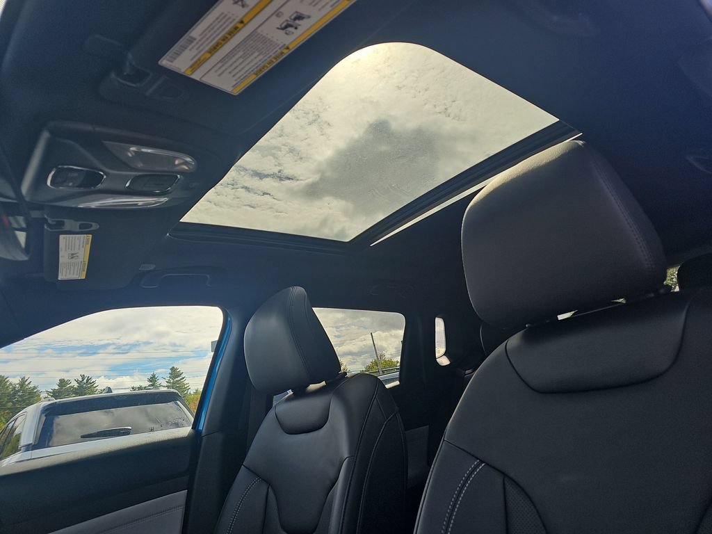 New 2025 Jeep Compass Limited w/ Elite Group AWD/4WD image 24