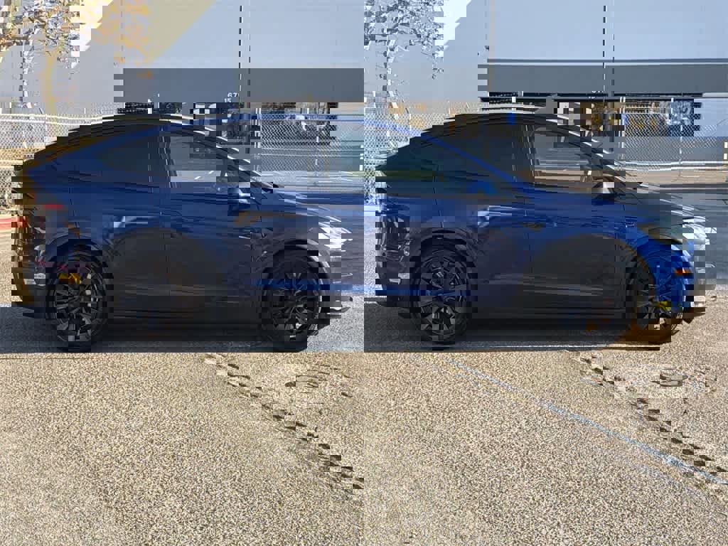 Used 2022 Tesla Model X Plaid image 7